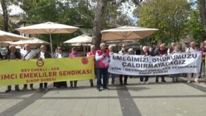 devrimci-emekliler-sendikasi-sinop-subesi-seyyanen-zam-talebini-yineledi-ejFYQ2y3